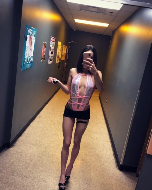 stripper-locker-room:  https://www.instagram.com/kells_moon/ adult photos
