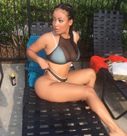 thicksexyasswomen:  maceleven:  https://www.instagram.com/ariees