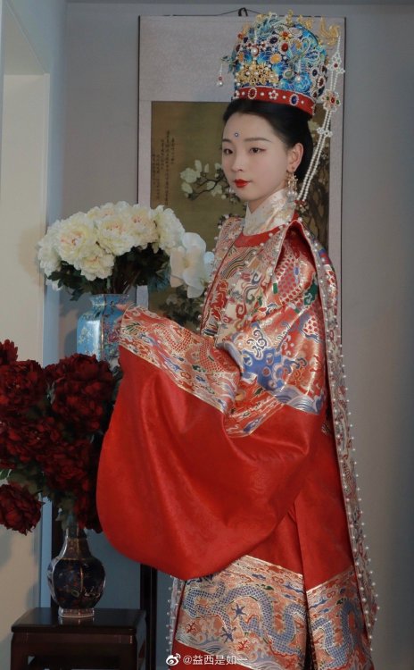 chinese wedding hanfu by 益西是如一