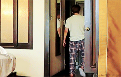 jinki-bunny:  aegyo-shinee:  littleshinee-deactivated2017050: sleepy Jinki. (._.)  ermhagerd fav moment..and only wearing one slipper LOL   imagine if this is the man you live with, and this is the scene you see every morning.. /dies