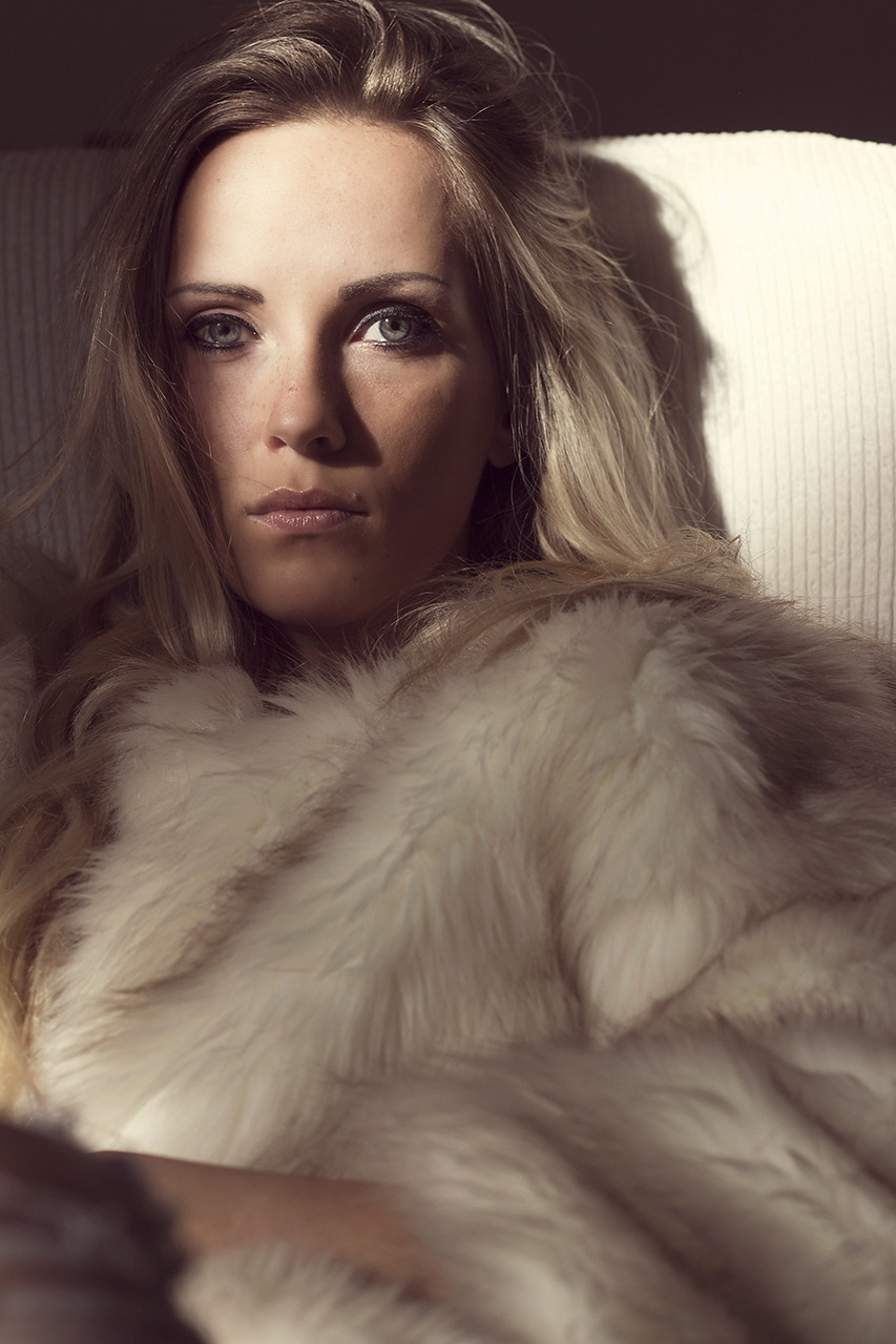roberta-gregorace:  “I get so Lonely”Model: Alessandra RavoPh/ Stylist: Roberta