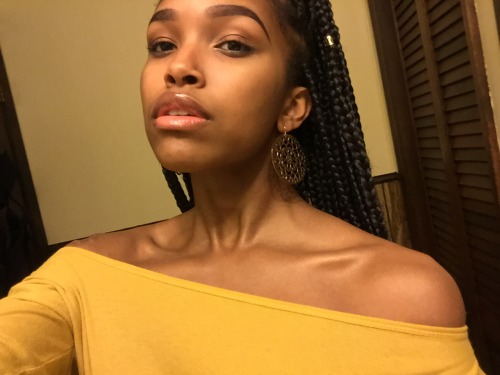 jamaicanamazon:  burrrelly:  donzlesdead:  burrrelly:  When you feeling like Nefertiti mighta been ya great great great…grandmama  Just know you fine laaaawd 😩  Thank youuuuu 😊  Hey boo