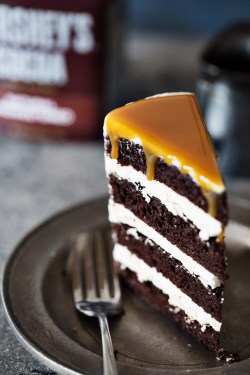 fashion-clue:  fattributes:  Easy Chocolate Cake  www.fashionclue.net | Fashion Tumblr, Street Wear, Travel &amp; Food