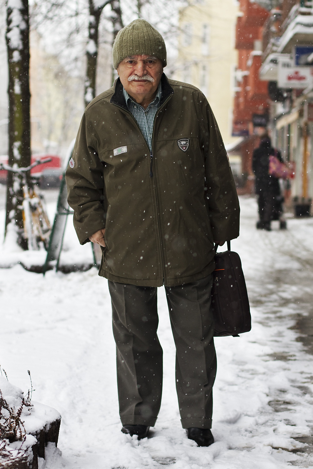 Ali + Green Chequered Shirt + Snow