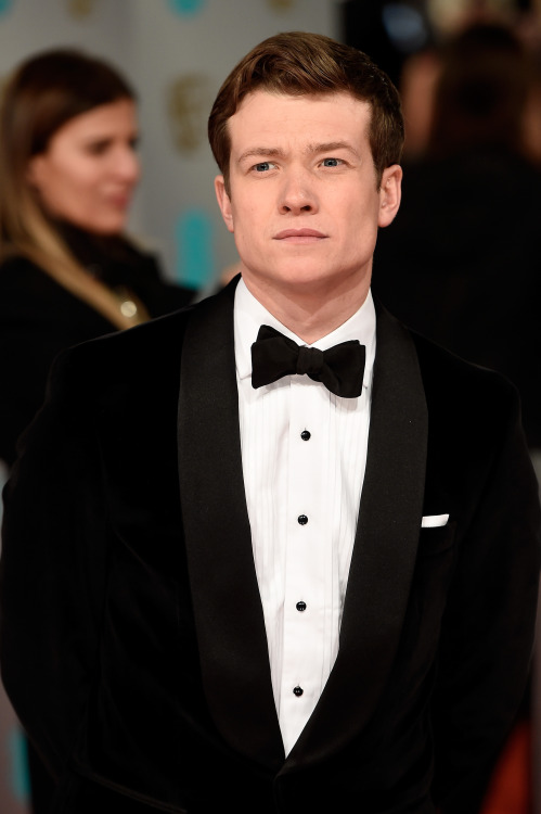 ed-speleers-addicts:zhugh37:  More from the BAFTAs.  OMG!! *fall down from my sit*