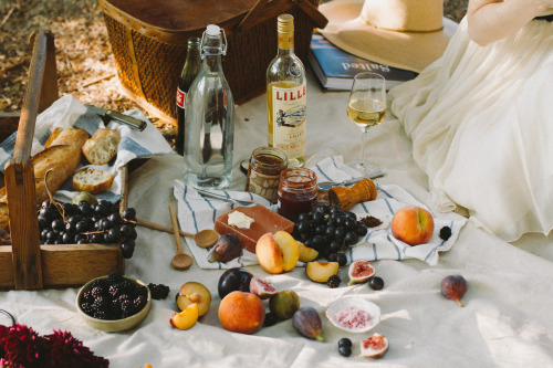 17sailors:   	Picnic Shoot for The Meadow by Saria Dy    	Via Flickr: 	Portland, Oregon July 2015   