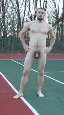 averagedudenextdoor:  Naked tennis seems like a good way to get ur nuts smashed 