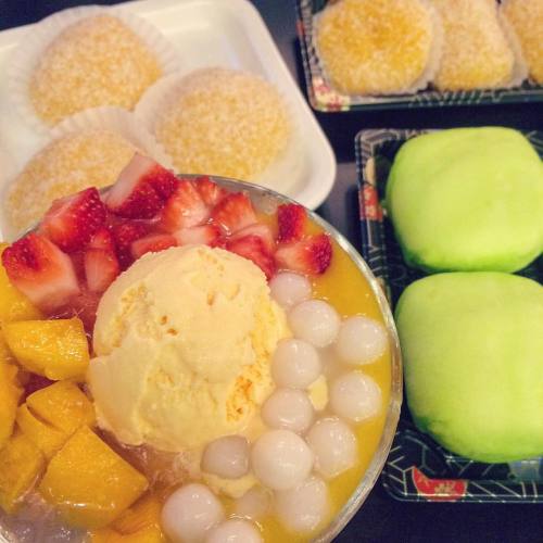 #yesterday #lastnight #yummy #afterdinner #asian #chinese #dessert #sweets #mango #juice #strawberry