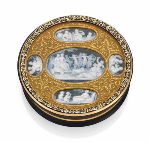 SNUFF BOX SET WITH GRISAILLE MINIATURESENAMELLED GOLD-MOUNTED TORTOISESHELLBY ADRIEN-JEAN-MAXIMILIEN