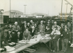 formfollowsfunctionjournal:  Shipyard workers