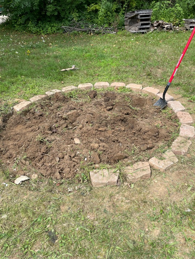 Worked on the fire pit today, mostly level except for the end( used the level the whole circle anddd it’s not level to the beginning of the circle🙄🤦🏼‍♂️) then mowed the lawn. Was a good productive day🤘🏼