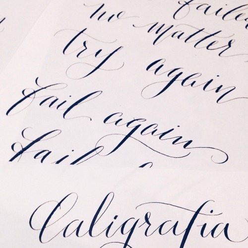 …algo caligráfico viene pronto a @riecomdo #magicalligraphy #comingsoon ✒️✨ #moderncalligraph