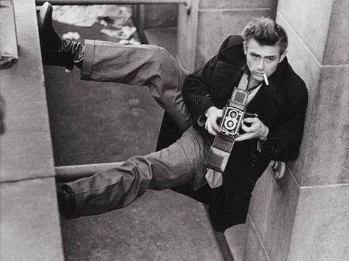 arabamolsamontgiymezdim:  Edward Norton with a Rolleiflex James Dean with a Rolleiflex Daniel Craig on the set of Skyfall Brad Pitt with a Leica M3 Arnold Schwarzenegger with a Yashica 