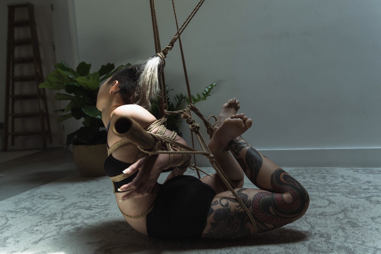 kissmedeadlydoll:  Variations on a theme | JewelryAndFire Photography &amp; Rope