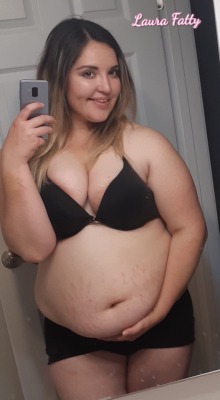 ililauraili:Do you want to load my huge belly?