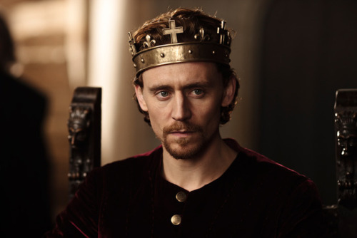 maryxglz:Tom Hiddleston as Henry in The Hollow Crown.Photography by Nick Briggs