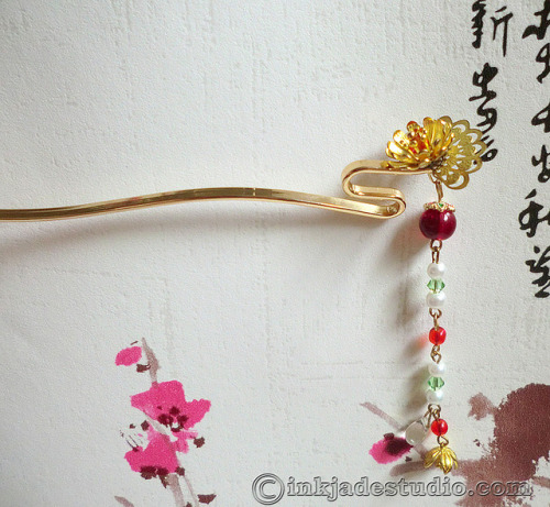 inkjadestudio: Curved Golden Chrysanthemum Fan Hair Stick Hair Pin Dainty curvy Chinese hairstick fe