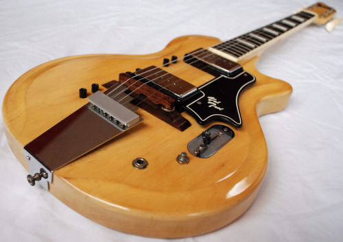 mmguitarbar:  thatsthegearblog:  1961 Supro porn pictures