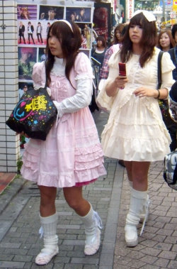 therulesofabsence:  Japanese street fashion on Takeshita Street, Harajuku, Japan.  October, 2009. 