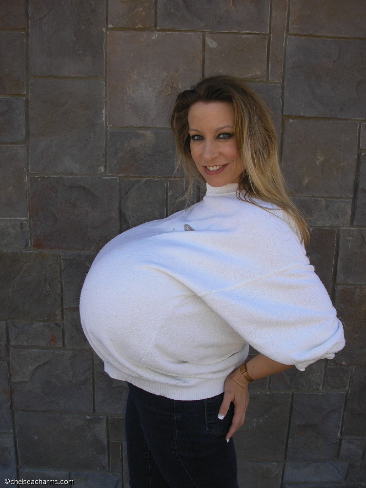 foball12:  The lovely Chelsea Charms! 