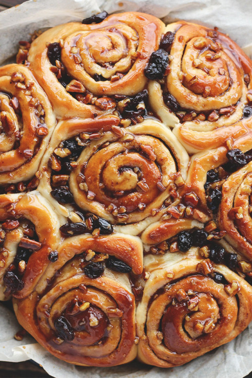 Perfect Vegan Cinnamon Buns - ilovevegan.com Intensely decadent pecan raisin cinnamon buns complete 