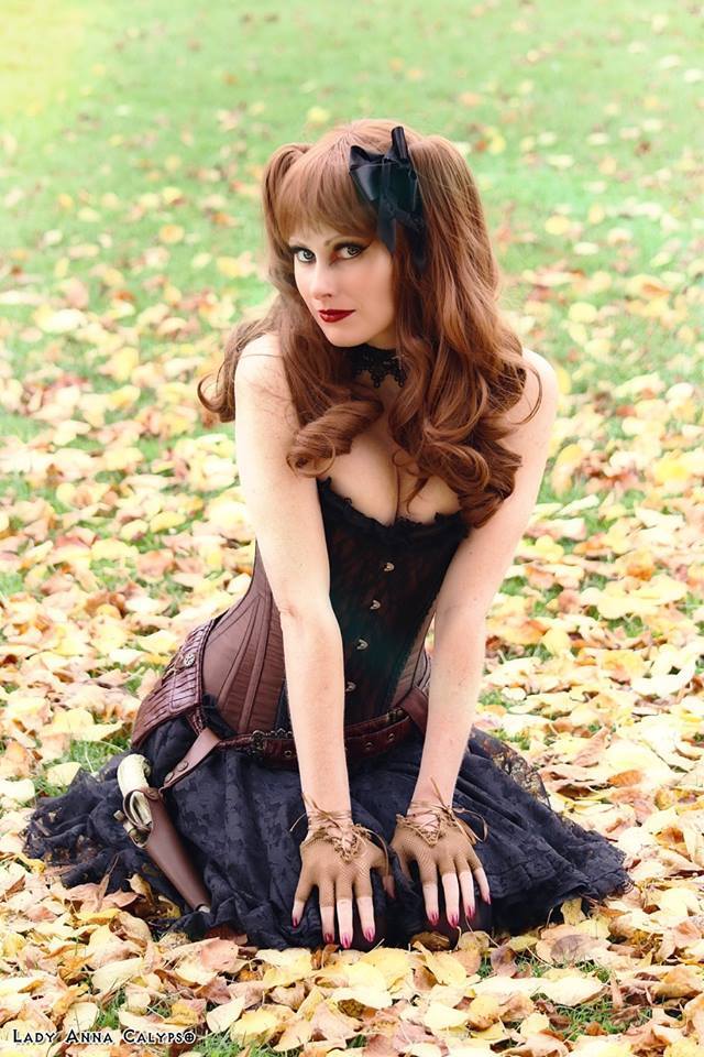 gothicandamazing:    Model: Lady Anna CalypsoPhotography: AndyWig: Black Candy FashionCorset: