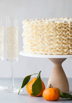 sweetoothgirl:  CHAMPAGNE MIMOSA CAKE    Yeeeesssssss! 💓💓💓