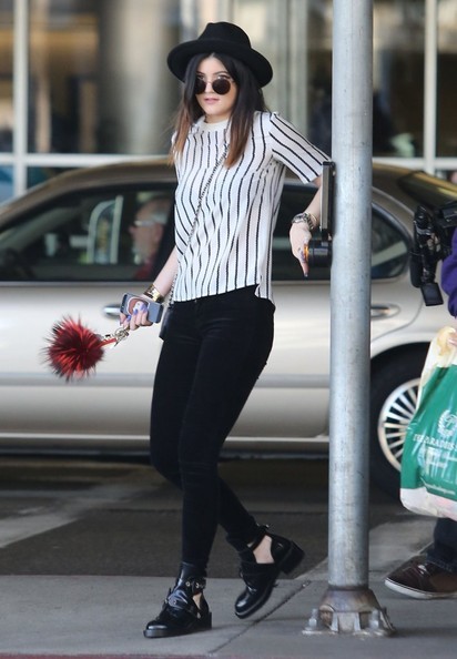 kendallandkyliejennerlove:  December 27th - Kylie dropping off Stass at LAX 