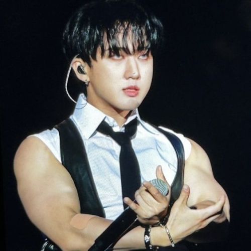 Changbin Thinks He's Subtle As He Pines Over You
