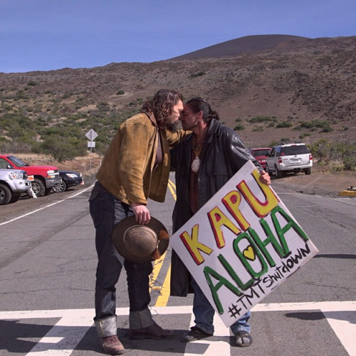 vaguepassion:Hawaiʻi native and Hollywood actor Jason Momoa joined the “Protect Mauna Kea” movement 