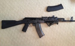 tombstone-actual:  satans-advocate:  Arsenal SLR with a Trijicon RMR forward mounted on an Midwest Industries/US Palm rail system. found on AR15.com  love the look of that rail/foregrip so much 