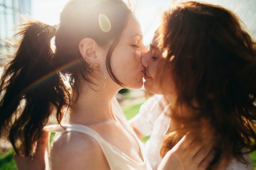 girl kissing girl