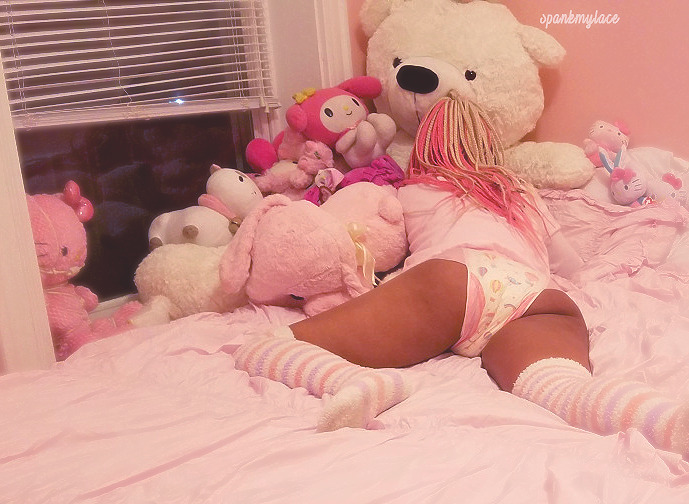 spankmylace:  Pink wonderland and stuffie haven 