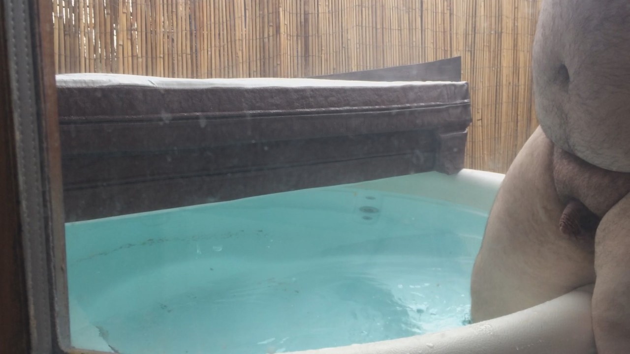 gordo4gordo4superchub:  mikeward1701:  korndoggy and I having fun in the Hot Tub,