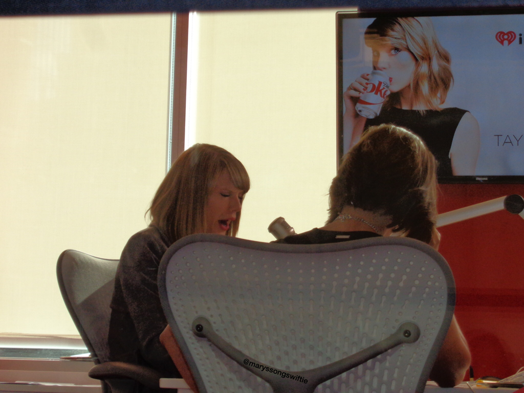 maryssongswiftie:  So, I was looking through pictures that my mom took of taylorswift