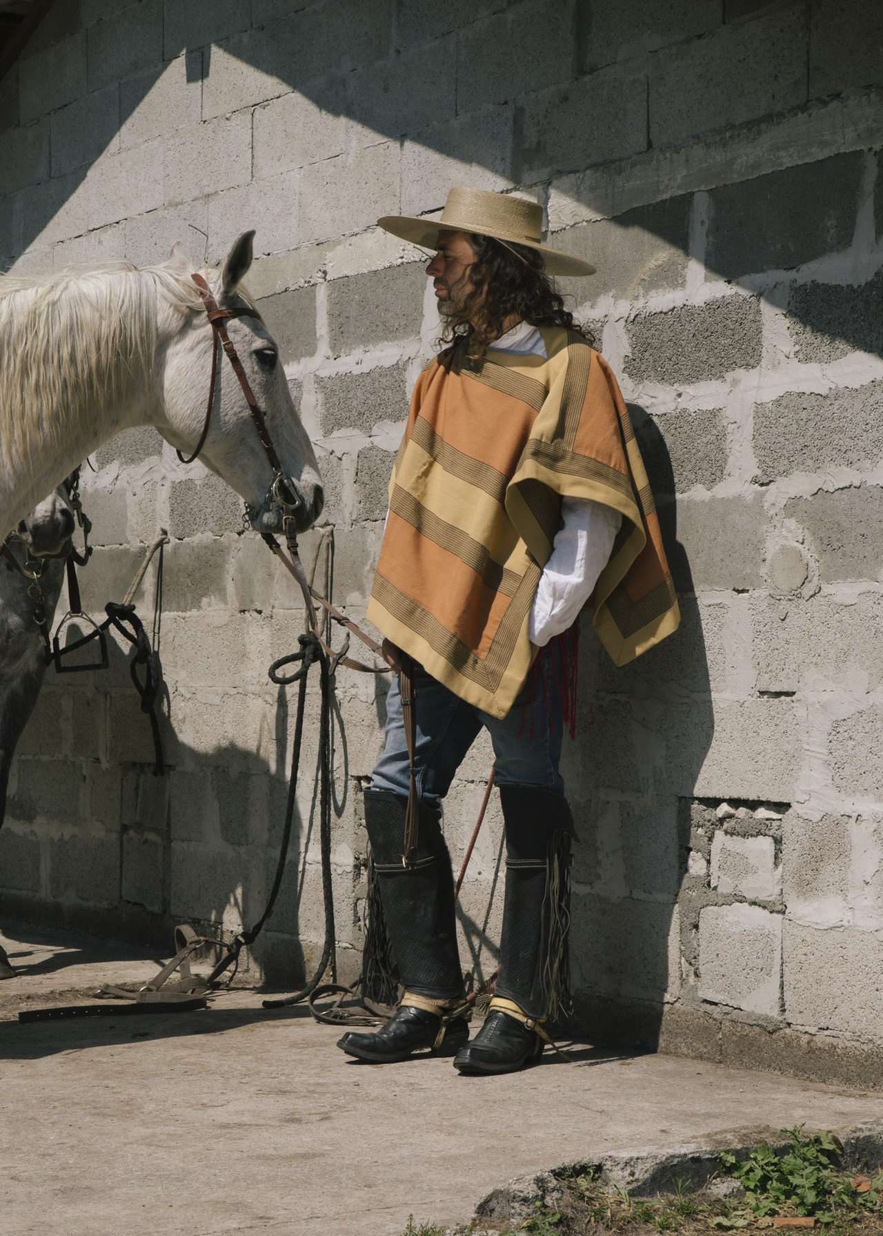 “Land of a Thousand Dances” 2019
Land of a Thousand Dances is a story about Esteban and his family. Living in Belin-Béliet (FR), This Chilean family lives from day to day where time no longer exists. Macarena dances flamenco with her horses while...