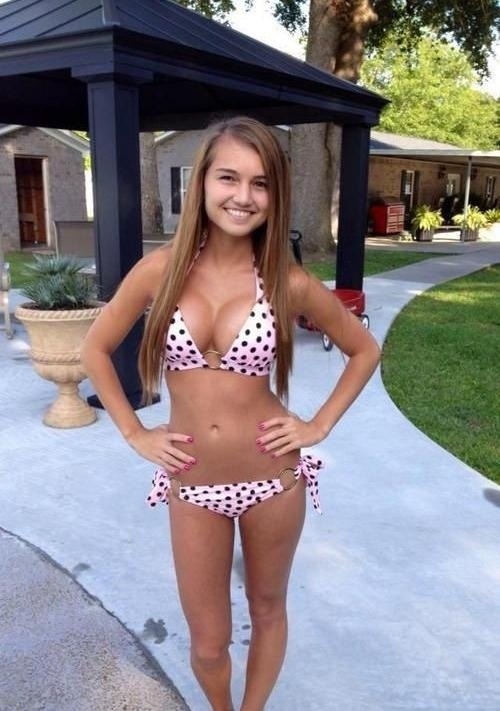 whatbustygirlsdo:    What Busty Girls Do  