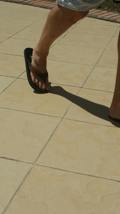 I like tatted feet, especially when they&rsquo;re on amazing feet like that. Once again the toes