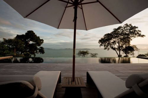 tropicale-moderne:Serenity House by DBALP // Phuket, Thailand