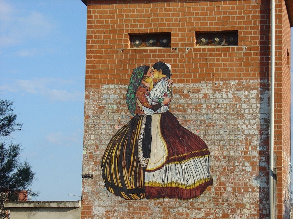 catalina-skyes:  lesbian street art, Sardinia 