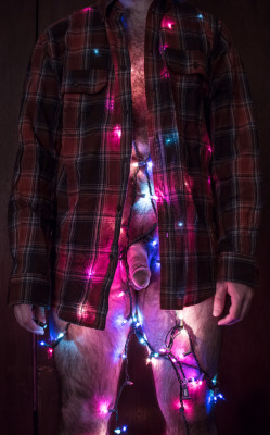 afuzzynudenerd:  Holiday FlannelFor the record, this wasn’t that fun. It got hot in the shirt and the bulbs were burning and poking me. The result is fun, though.