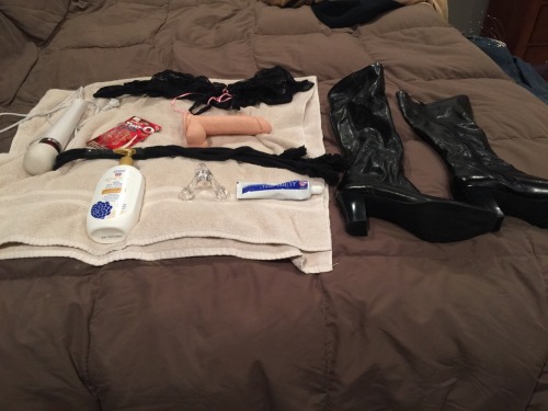 scotty203: Play time !! This is what I prepared for her !!! Hey, do you use kik