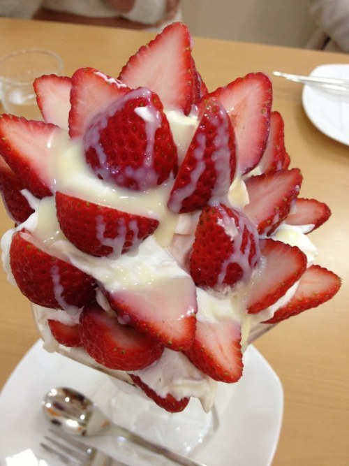 threemilk:  ストロベリーパフェ