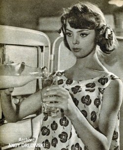 polish-actresses:  Barbara Kwiatkowska in Pan Anatol szuka miliona, 1958.