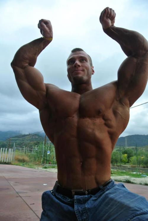 muscle-nerd:  Peter Molnar 