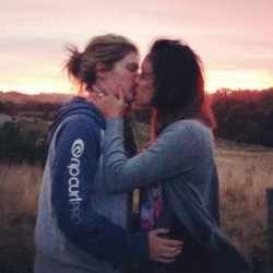 lezobey:  lesbian blog ♀