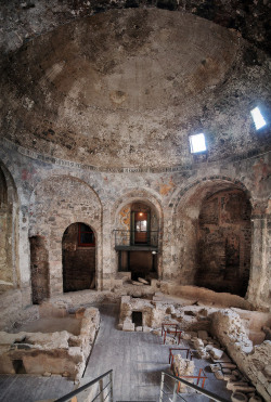 italianways: The Rotunda’s Thermal Baths in Catania. (via italian ways) 