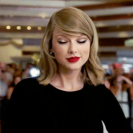 lovinginshadesofwrong: Taylor Swift Goes Incognito To Kick Off The #iHeartRadio Music Festival
