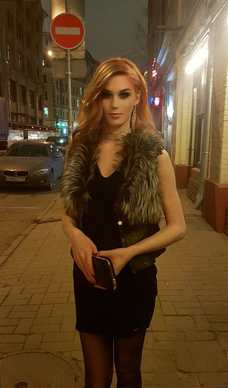 Crossdresser telegram. Трансвеститы на улицах Москвы. Красивый трансвестит на улице. Красивые девушки трансвеститы.