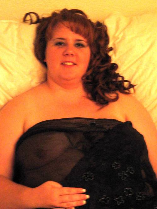 bbwlvr57: my-favorite-smut: da-rat1: These are very nice. Sarah. Yum yum.  Beautiful pictures of a g